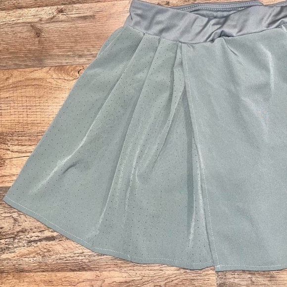 Sportswear Women's Sport’s Skorts Bundle - White and Green - Picture 6 of 8